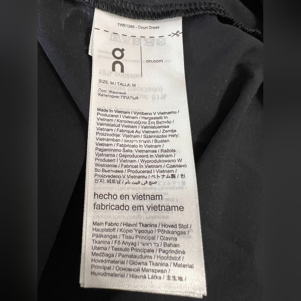 On Running Women's Court Tennis Sleek Black Athletic Dress With Shorts Medium - Picture 11 of 11